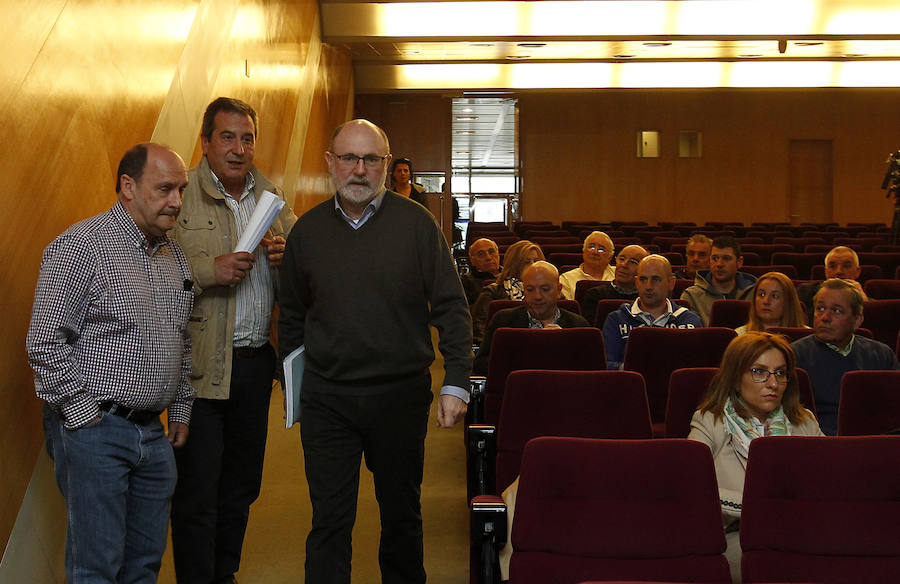 Jesús Casas se dirige a un encuentro con los almaceneros de patata. 