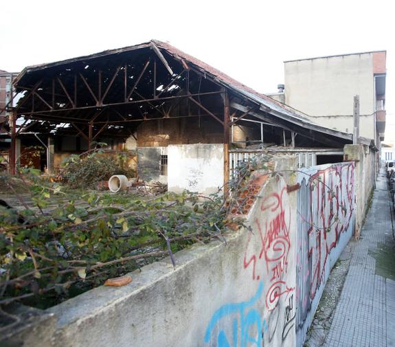 La nave de Almacenes Industriales que será derribada. 