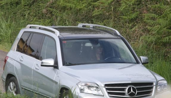 Paula Echevarría salió en coche de su chalé de Yabio a primera hora de la mañana.