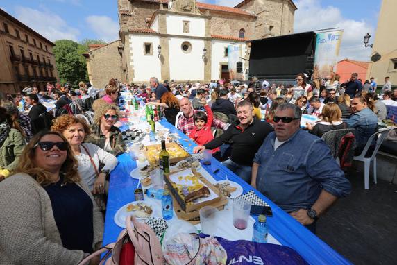 La plaza de Carlos Lobo se quedó sin plazas para comer al aire libre. 