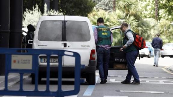 Operación en la sede del Canal de Isabel II.