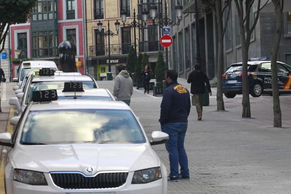 La parada de Alonso Quintanilla donde el secuestrador se subió al taxi de la víctima el pasado mes de marzo. 