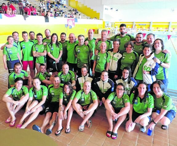 Integrantes del equipo máster que participaron en el Trofeo Gijón Deporte. 