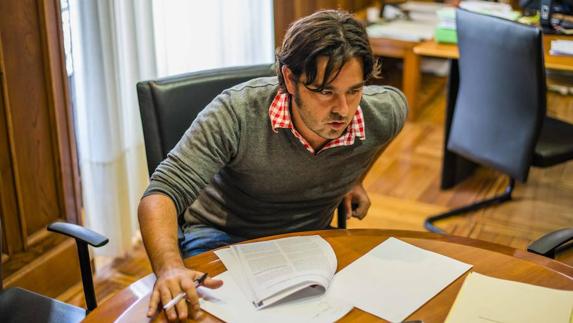 El alcalde, Enrique Riestra.