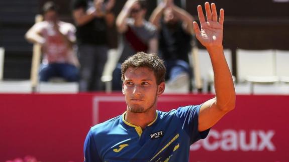 Pablo Carreño saluda al público tras su victoria.