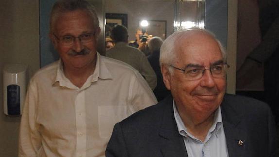 Antonio Trevín y Vicente Álvarez-Areces en la sede del PSOE en Oviedo.