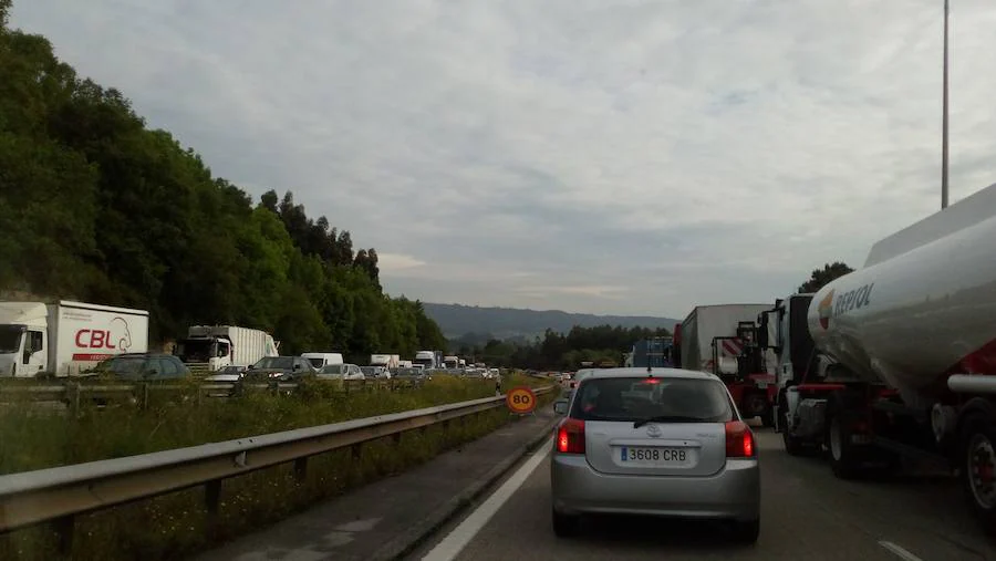 Un accidente en sentido Oviedo provoca nuevos atascos