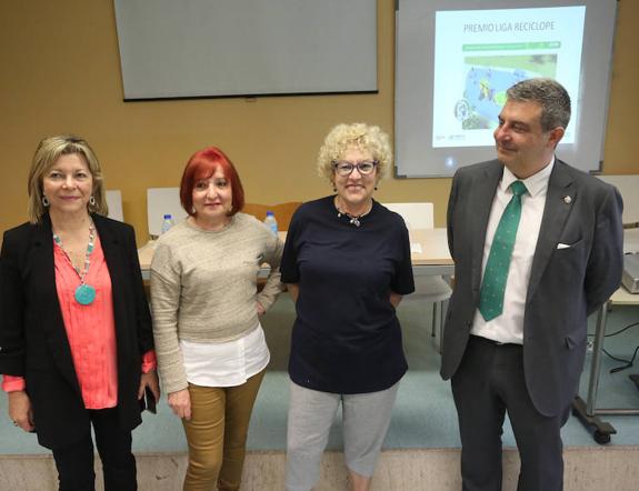 Pilar Vázquez, Carmen Vilas, Lola Fernández y Esteban Aparicio. 