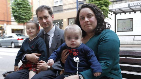 La familia Martínez de Lucas, en el barrio de El Cerillero.