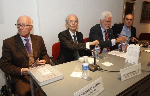 Fernando Álvarez Balbuena, Ignacio Buqueras y Bach, Luis Rubio y Alberto Piquero, en el Ateneo Jovellanos de Gijón. 