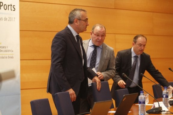 José Llorca, Santiago Rodríguez Vega y José Manuel Montes al inicio de la jornada. 