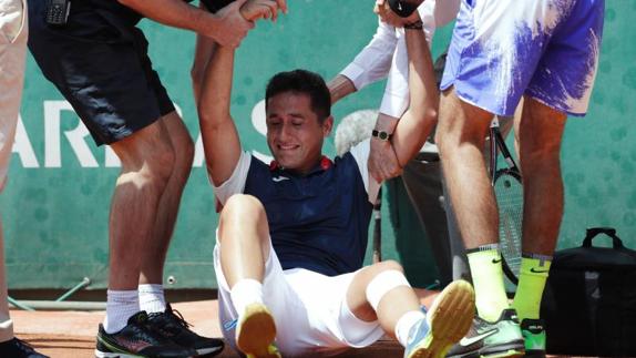 Nicolas Almagro, llorando en la pista tras lesionarse.