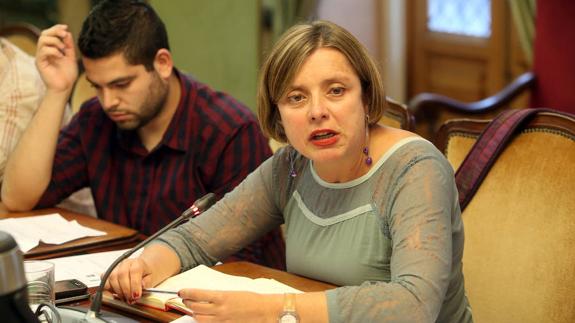 Ana Taboada en un pleno del Ayuntamiento de Oviedo.