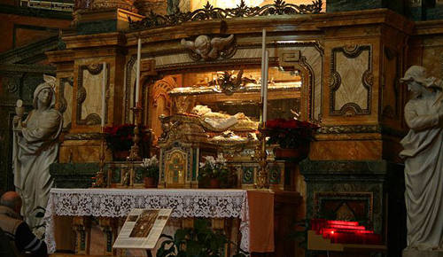 ¿Para qué quiere alguien un relicario con el cerebro de San Juan Bosco?