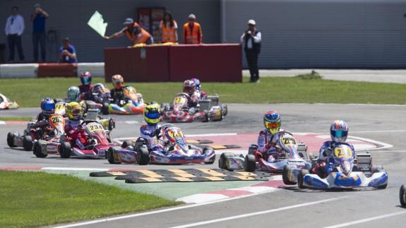 Participantes en el Campeonato de Europa de Karts disputado en La Morgal.