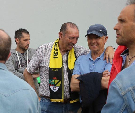 Enrique Castro 'Quini' acudió a arropar al Club Puerto de Gijón en la despedida oficiada en el campo de Jove el pasado jueves. 