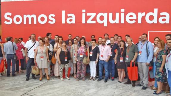 Una mayoría de integrantes de la delegación asturiana, ayer, en un momento del congreso.