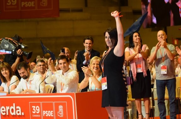 Adriana Lastra, vicesecretaria general del PSOE, fue ovacionada por los asistentes tras ser presentada como número 2 del partido. 