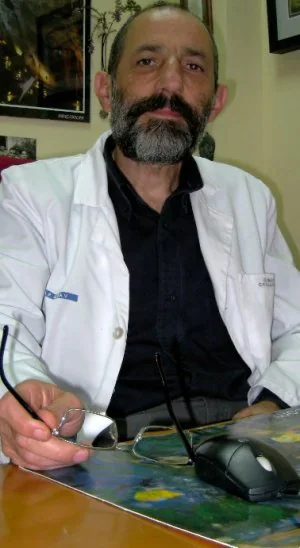 José Luis Meana, en el Centro de Salud de Villaviciosa. ::                             T. BASTERRA