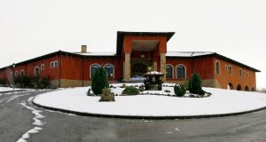 La residencia de mayores Cruz de Pienzo, en Cereceda, cubierta de nieve días antes de su cierre. ::
NEL ACEBAL