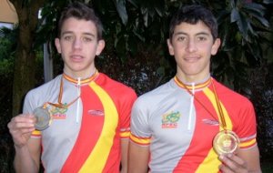 Gonzalo y Luis posan con sus medallas.
:: E.C.