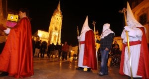 Indulto. Sus iniciales son S. F. L. Es allandés y tiene 28 años. Desde ayer es libre, pues a propuesta del centro penitenciario de Villabona recibió el indulto en la plaza de Porlier.