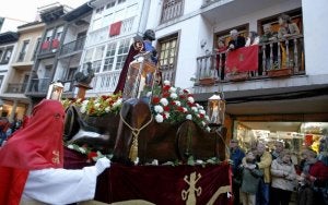 Imagen de archivo de la procesión de San Pedro, a su paso por la calle de Rivero. ::
MARIETA