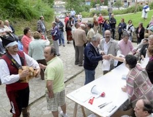 La fiesta de San Juan en Pumarín, ayer. ::
J. D.