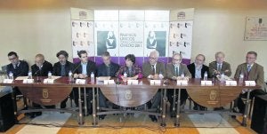 Cosme Marina, Marcelo Cervelló, Pablo Menéndez, Fernando Sans, Gonzalo Alonso, Inés Argüelles, Juan Ángel Vela, Andrés Moreno, Arturo Reverter, Manuel Cabrera y Jorge Moreno conformaron el jurado que ayer hizo público el fallo del premio. ::                             MARIO ROJAS