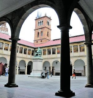 Claustro del edificio histórico de la Universidad de Oviedo. ::                             JESÚS DÍAZ