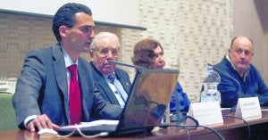 Manuel Álvarez-Buylla, bisnieto de Melquíades Álvarez, ayer en el Ateneo Jovellanos de Gijón. ::
PALOMA UCHA