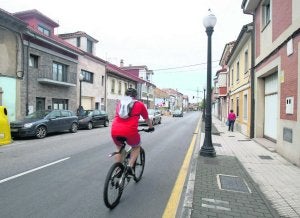 Avenida del Botánico. La Unión de Comerciantes propone hacerla semipeatonal desde La Guía hasta la glorieta que cruza con Albert Einstein, con un solo carril de salida en dirección a Cabueñes. ::                             ALEX PIÑA