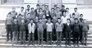 Foto de familia de algunos alumnos que asistieron al colegio de la Arquera entre 1959 y 1962. ::
REP. N. A.