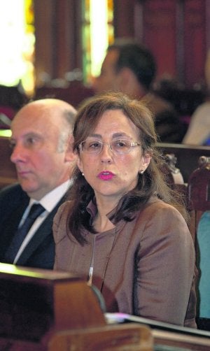 La consejera de Fomento, Belén Fernández, ayer en la Junta. ::                             A. PIÑA