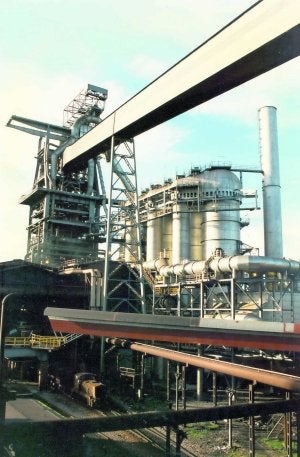 Imagen del horno 'B' de Gijón, sin actividad desde ayer. ::                             E. C.