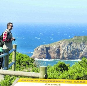 Los paisajes del cabo de Peñas siguen siendo el punto de la región más visitado, solo después del Real Sitio de Covadonga. ::                             E. C.