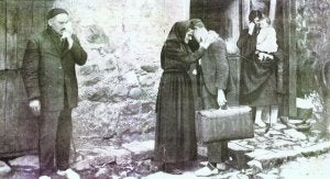 El nuevo monumento de Boal reproduce la escena de la fotografía 'Pa La Bana', realizada por Pelayo Infante en el año 1909. ::                             E. C.