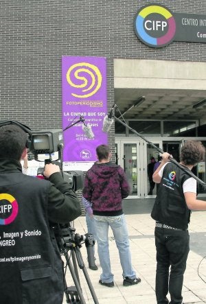 Alumnos del Centro Integrado de FP de Comunicación, Imagen y Sonido de Langreo. ::                             E. C.