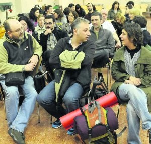 Una asamblea de interinos celebrada en el IES Fleming. ::
JESÚS DÍAZ