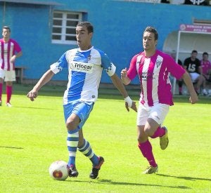 Wisi en el partido ante L'Entregu. ::
MARIETA