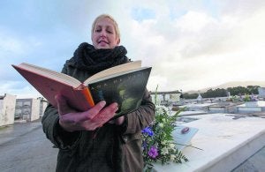 Marisol Delgado Artime leyó dos poemas de Ana de Valle. ::                             MARIETA