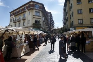 El nuevo mercado mensual de la calle Gascona . ::                             MARIO ROJAS
