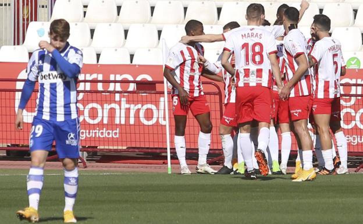 El Alavés ha encajado una dolorosa derrota en Almería.