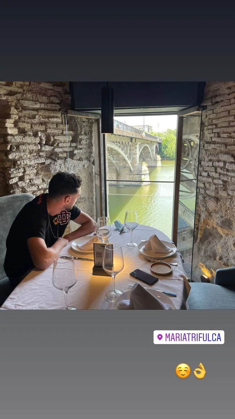 Burgui ha optado por acudir a un restaurante sevillano durante sus vacaciones