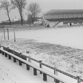 Mendizorroza, bajo un manto de nieve en la década de los 50.