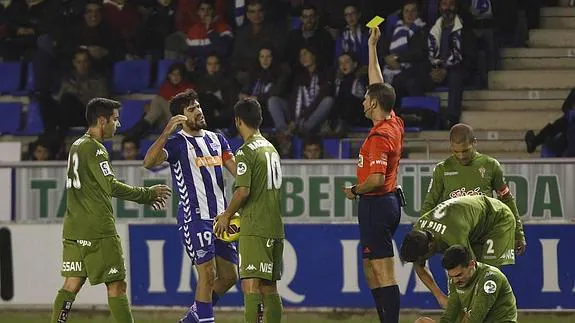 Manu García, amonestado en el partido de ida