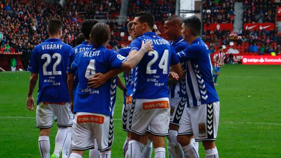 Los jugadores celebran uno de los goles