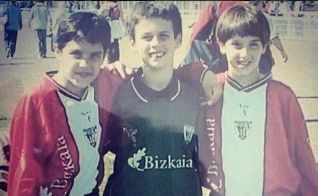 Arrizabalaga, con los hermanos Etxaburu en un torneo en el que se probaban para Lezama, en Biarritz.
