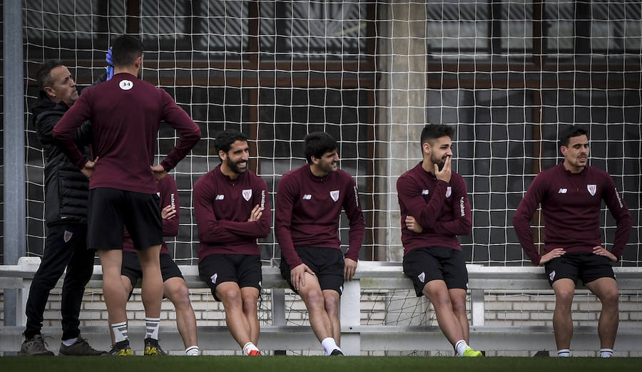 Fotos: Entrenamiento muy físico para la plantilla del Athletic en Lezama