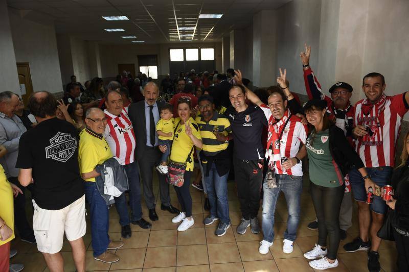 Fotos: Los hinchas del Athletic dan color a las calles de Villarreal